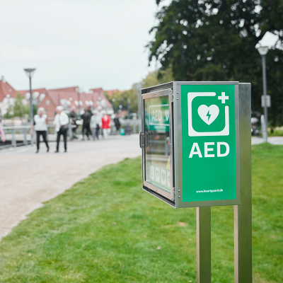 Outdoorständer für Edelstahl AED-Schrank HeartGuard Protect Outdoor